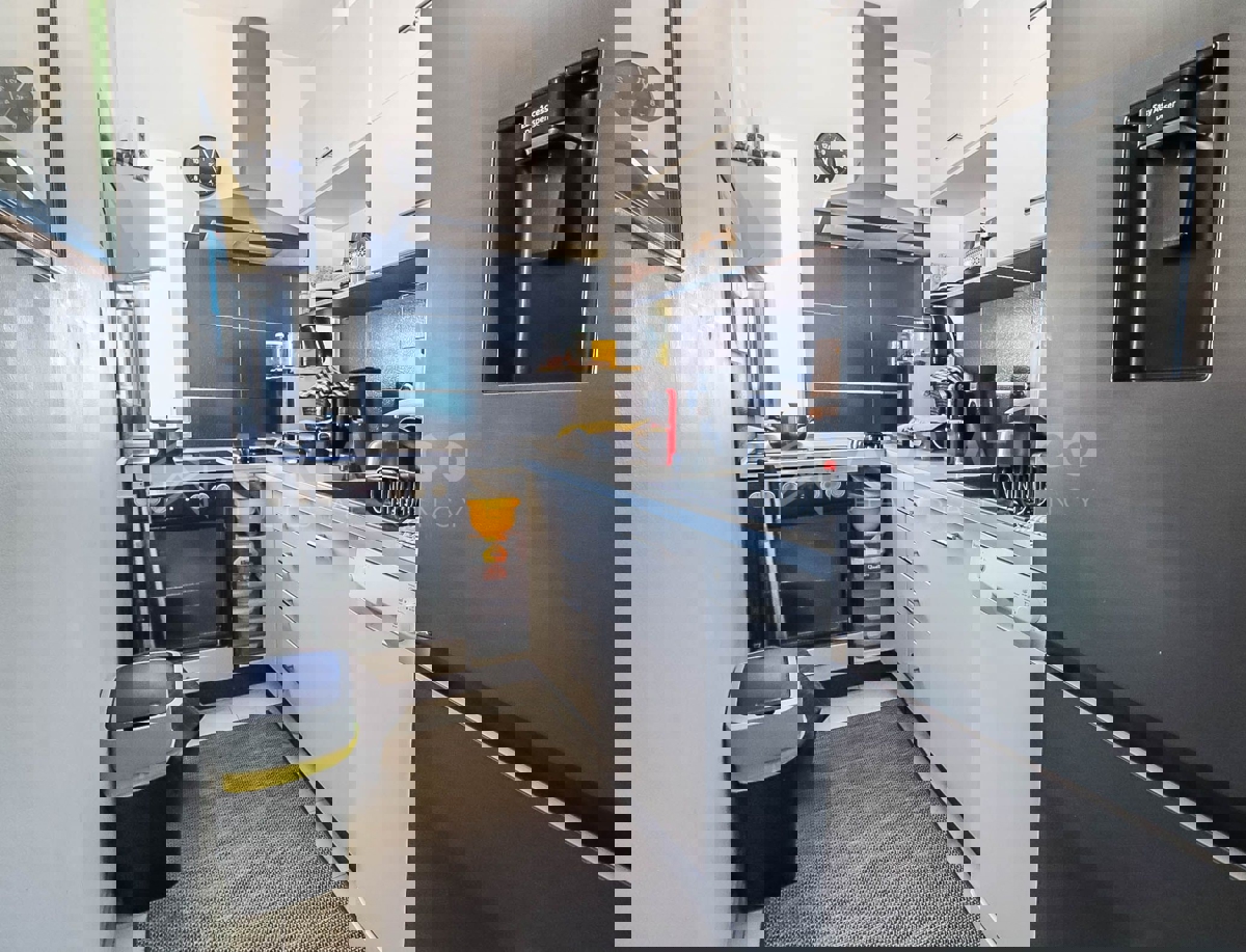 Rovigno, appartamento, una camera da letto, con ascensore e vista mare