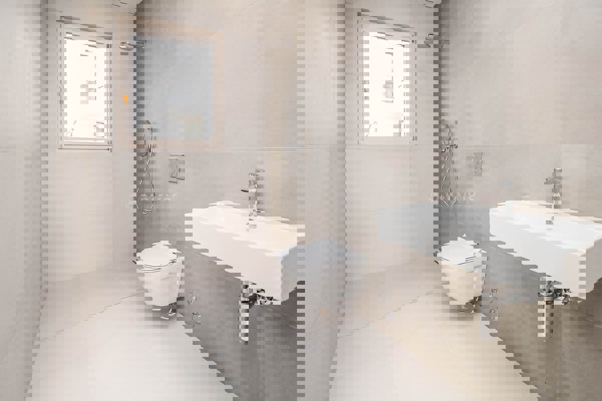 Vicinanze di Parenzo, Casa Vacanze Moderna con Piscina