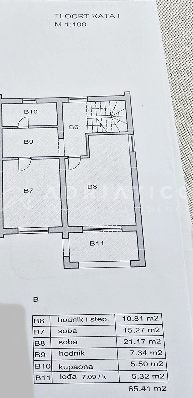 Rovigno, casa bifamiliare con giardino in una posizione tranquilla