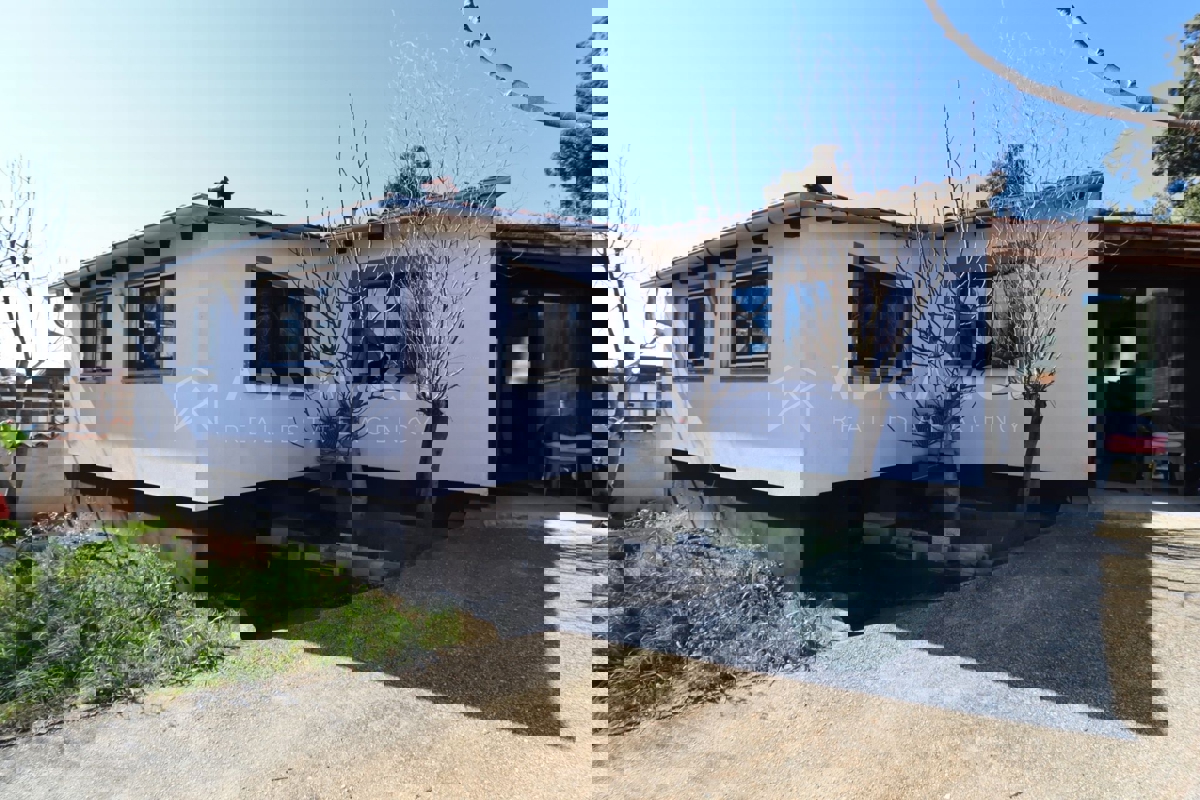 Rovigno, casa a un piano vicino al mare