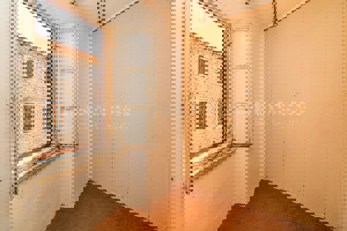 Kanfanar, casa in pietra nel centro del paese