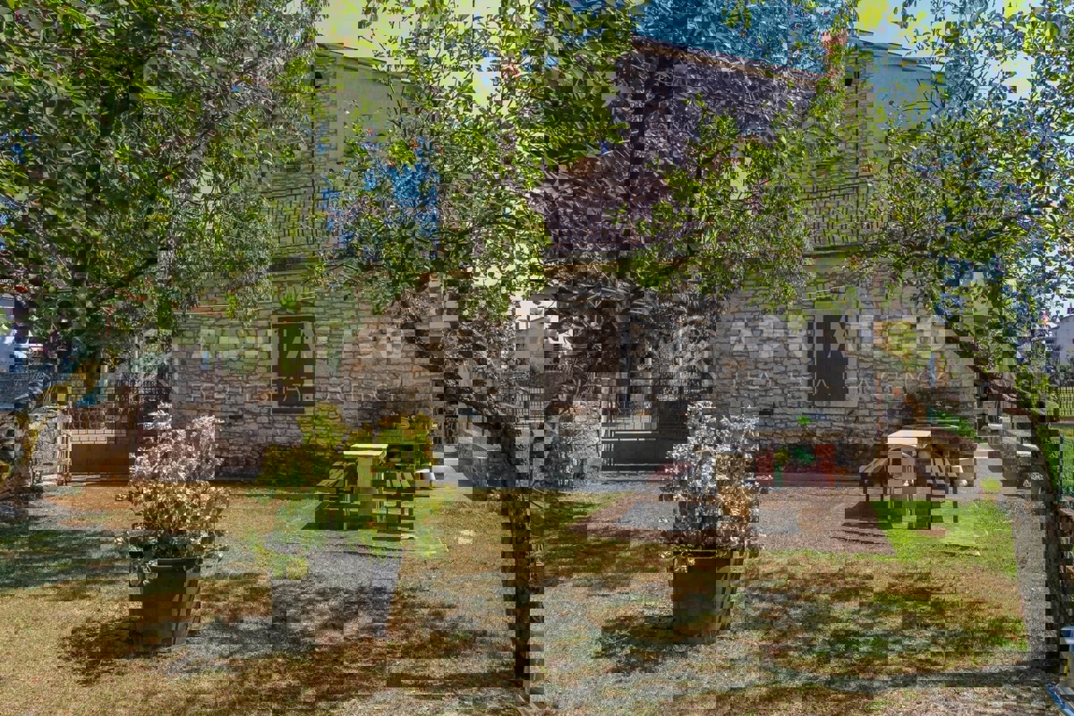 Kanfanar, casa in pietra nel centro del paese