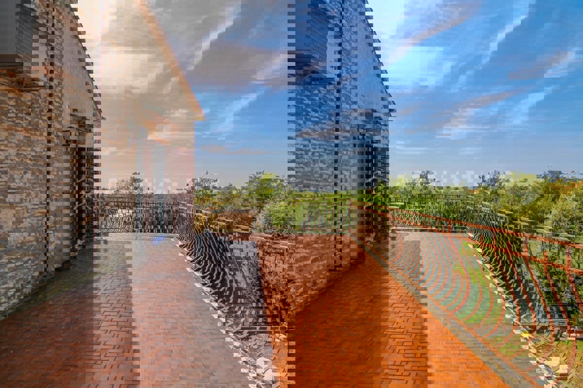 Kanfanar, casa in pietra nel centro del paese