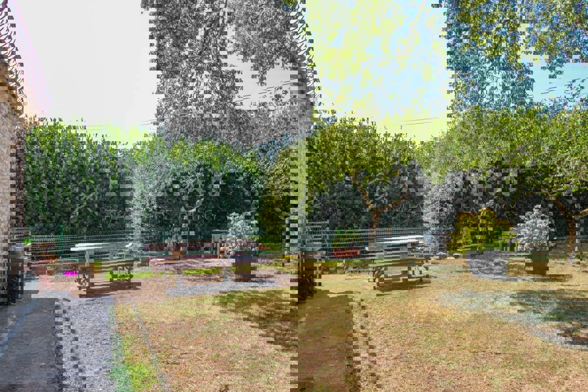 Kanfanar, casa in pietra nel centro del paese