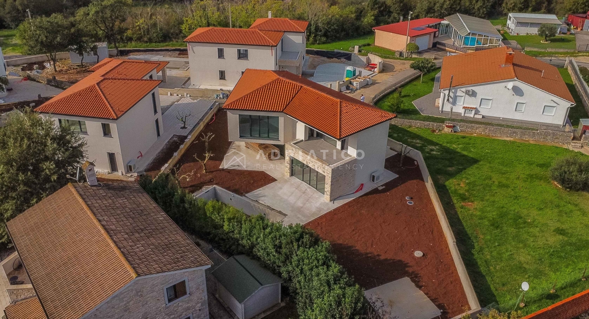 Vicinanze di Parenzo, Casa Vacanze Moderna con Piscina