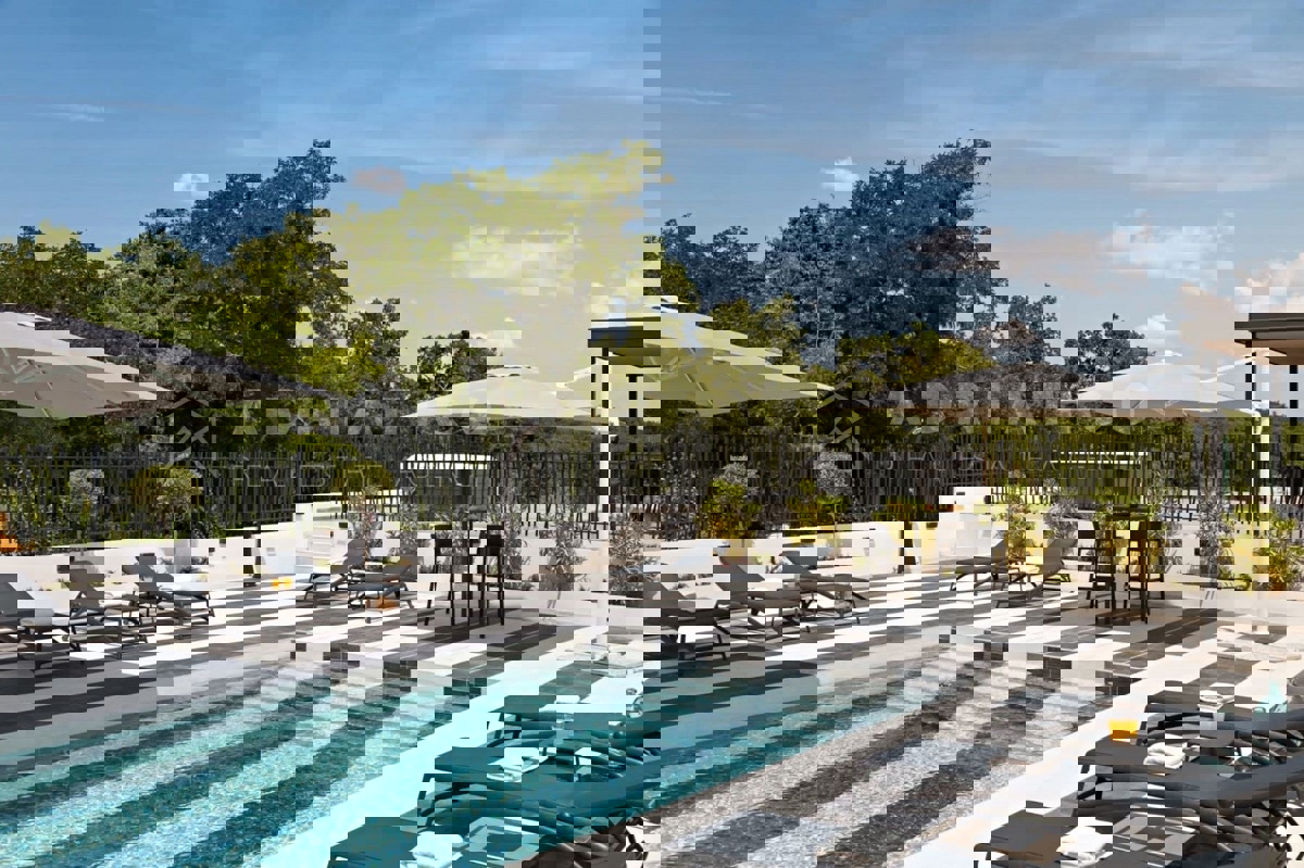 Orsera, dintorni, bella villa con piscina in una posizione tranquilla