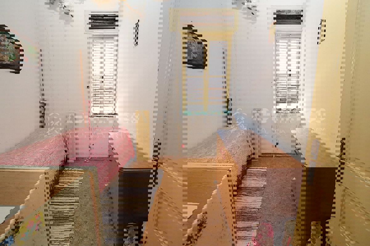 Rovigno, bilocale in centro, prima fila al mare