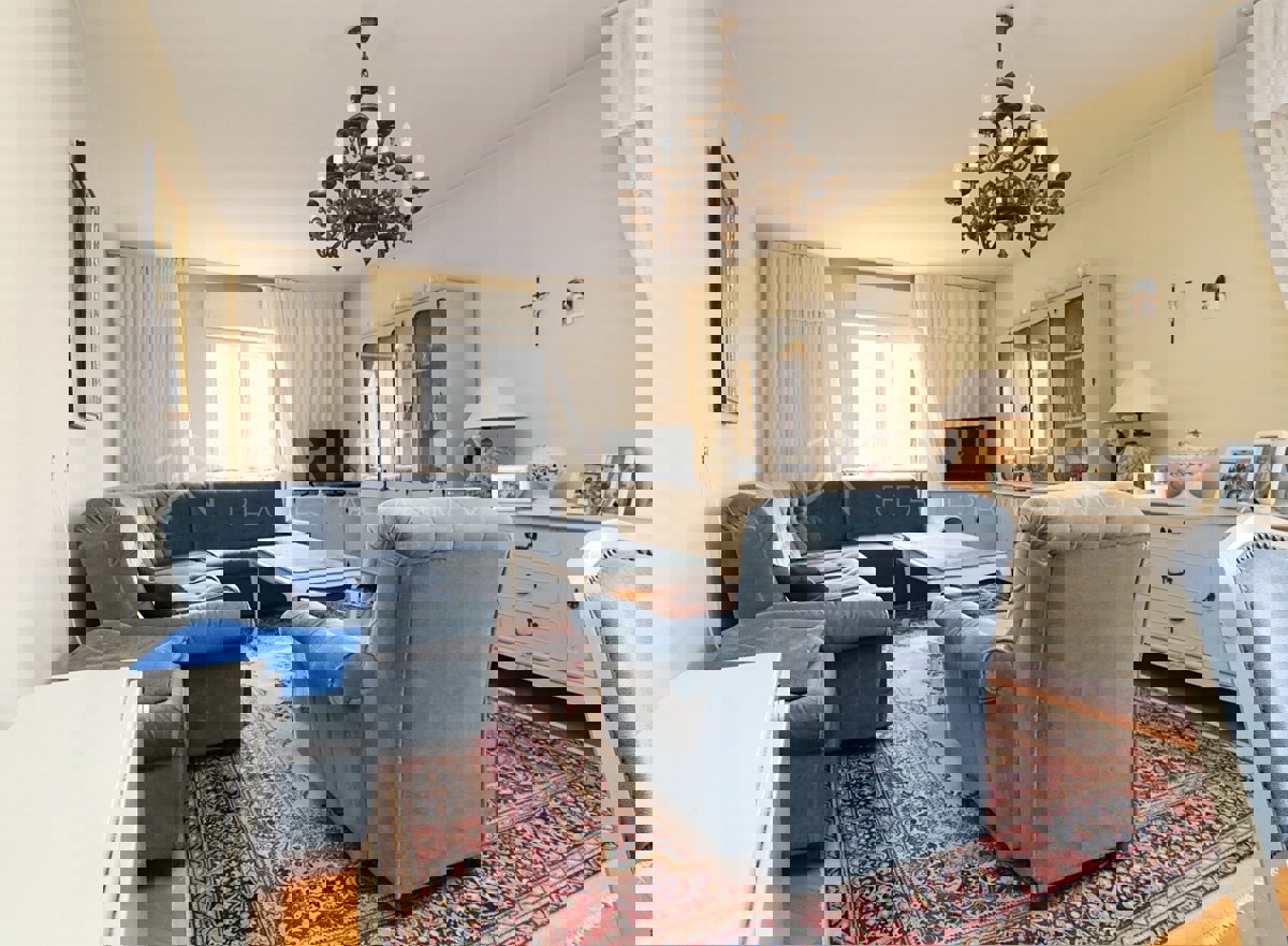 Rovigno,spazioso appartamento con due camere da letto vicino al centro