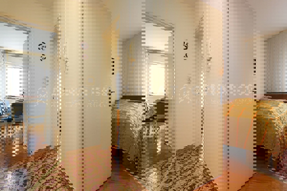 Rovigno,spazioso appartamento con due camere da letto vicino al centro