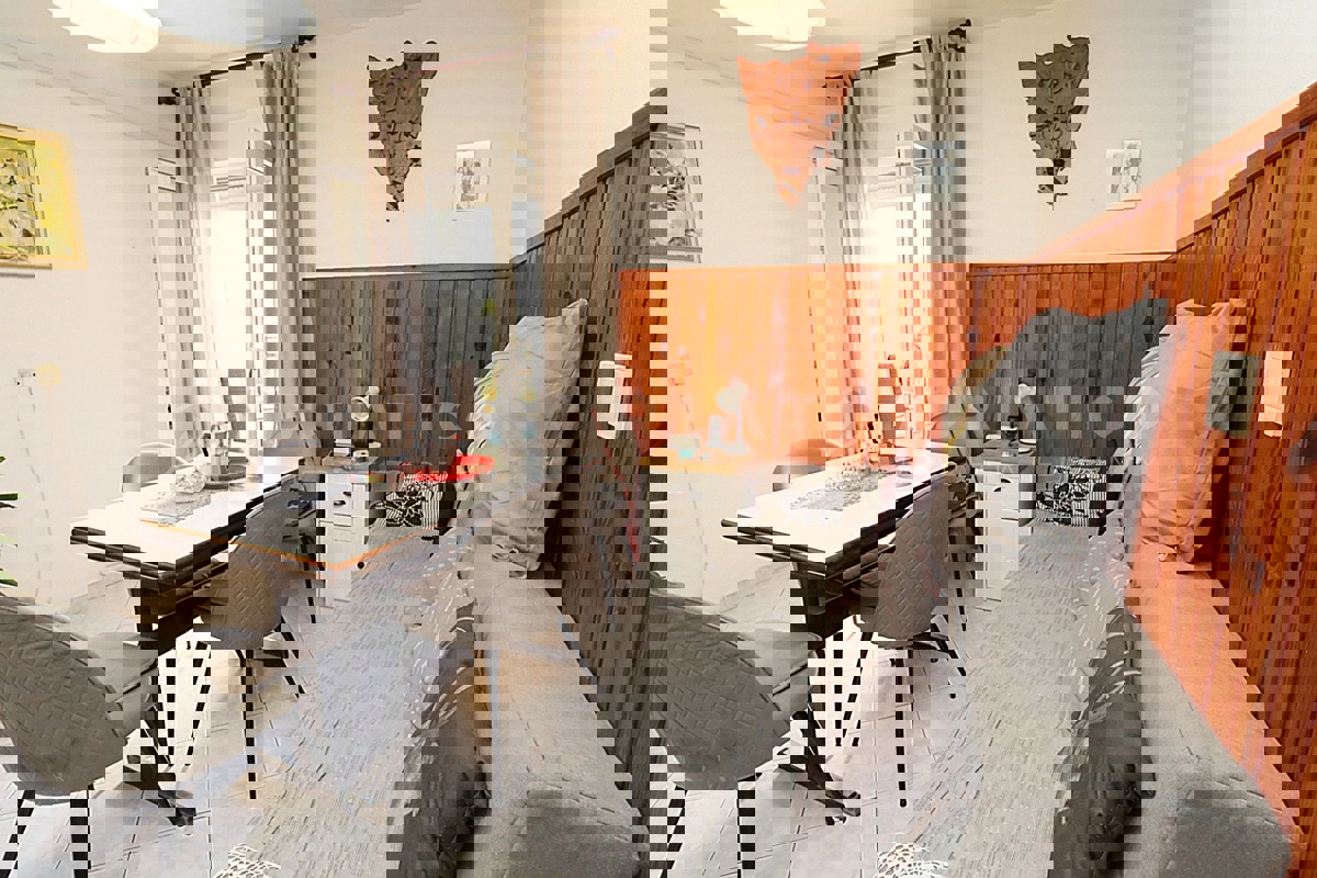 Rovigno, appartamento con due camere da letto vicino al centro