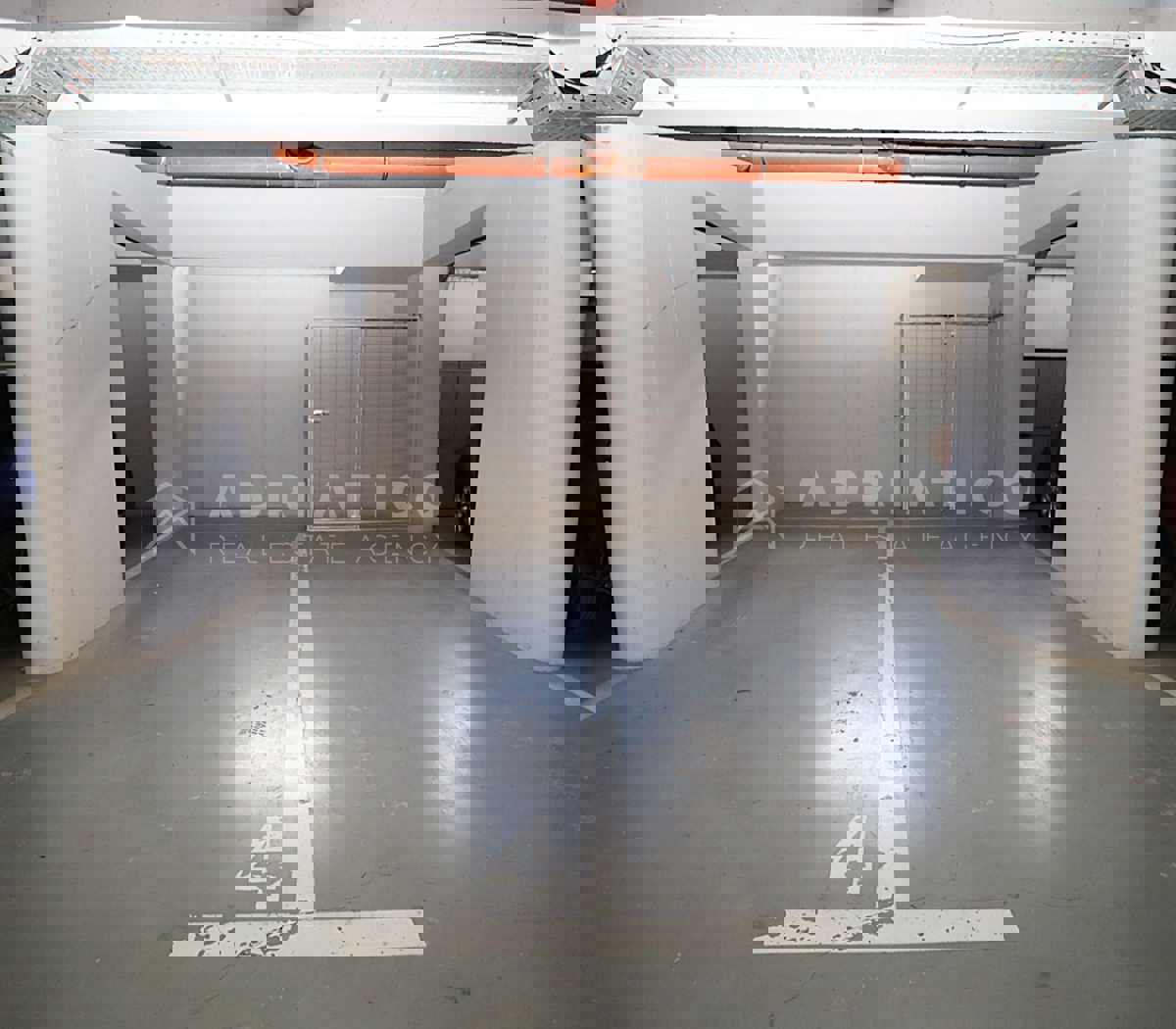 Rovigno, luminoso appartamento monolocale e posto auto in garage