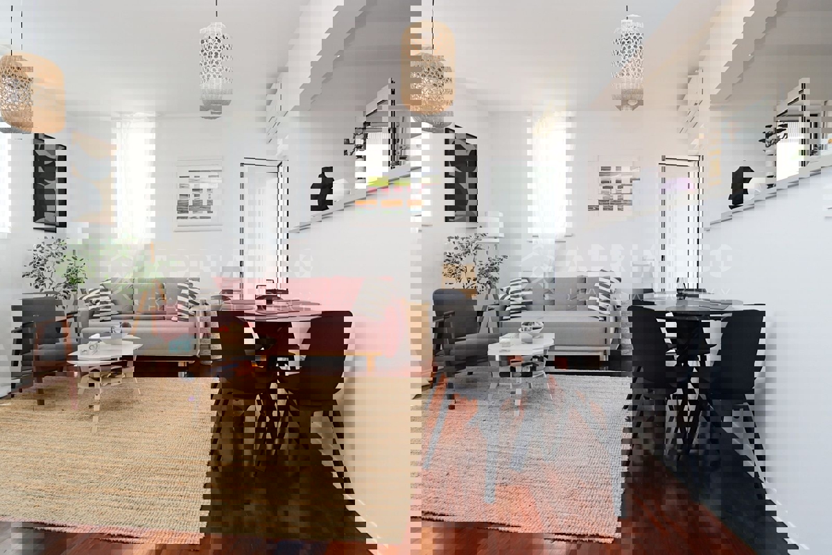 Rovigno, luminoso appartamento monolocale e posto auto in garage