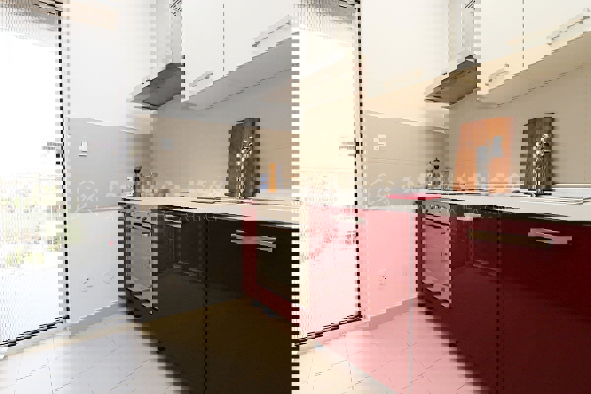 Rovigno, luminoso appartamento monolocale e posto auto in garage