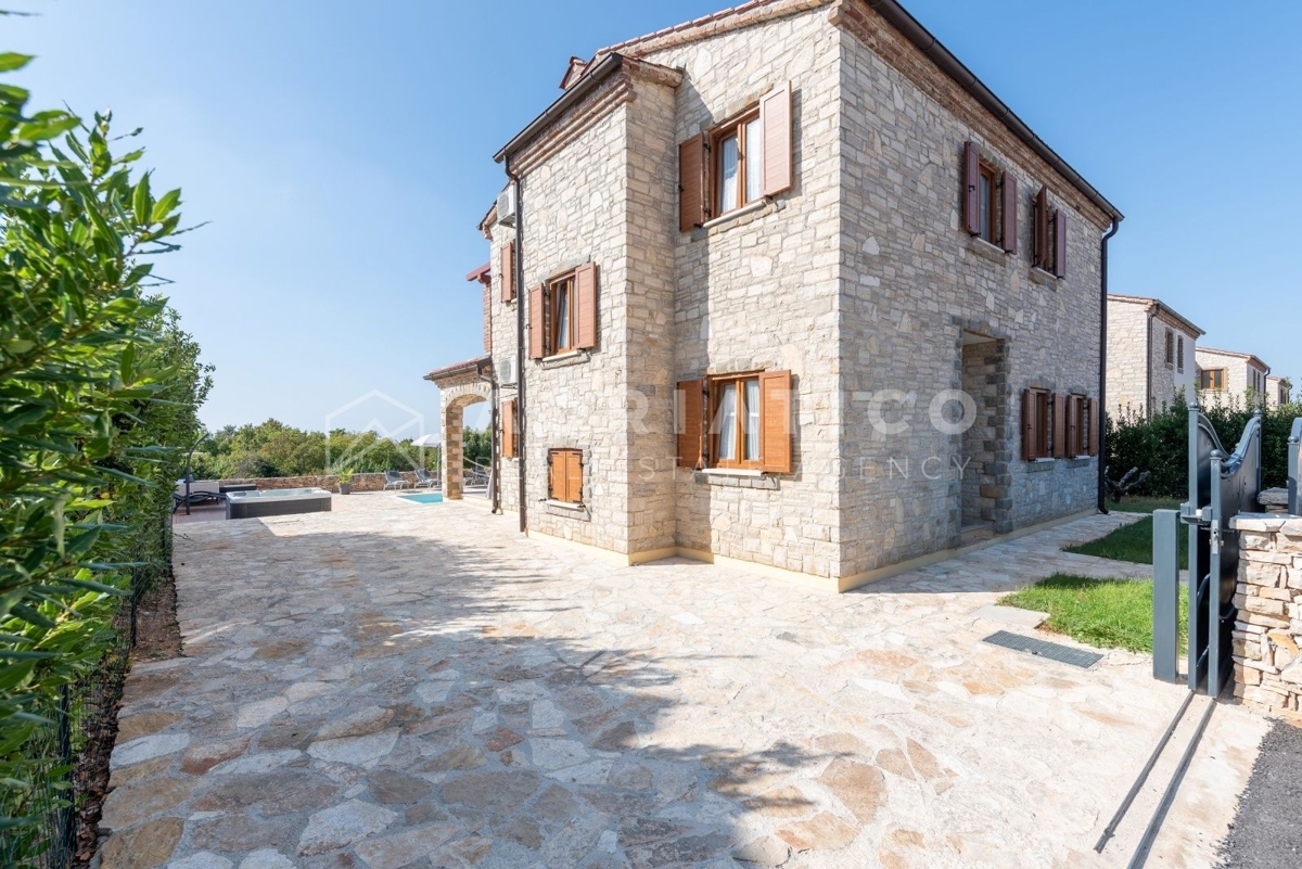 Svetvinčenat, dintorni, villa rustica con piscina e vista mare