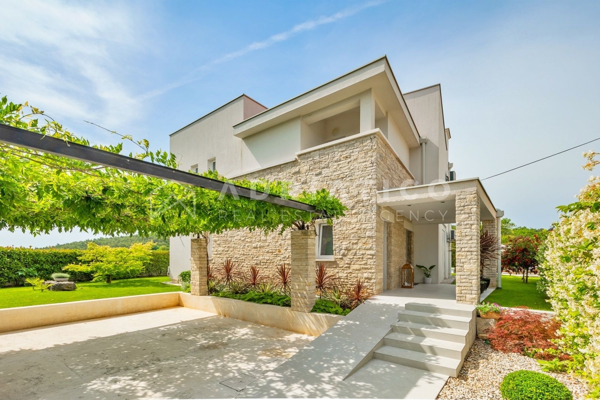 Rovigno villaggio, bella casa indipendente con piscina e sauna