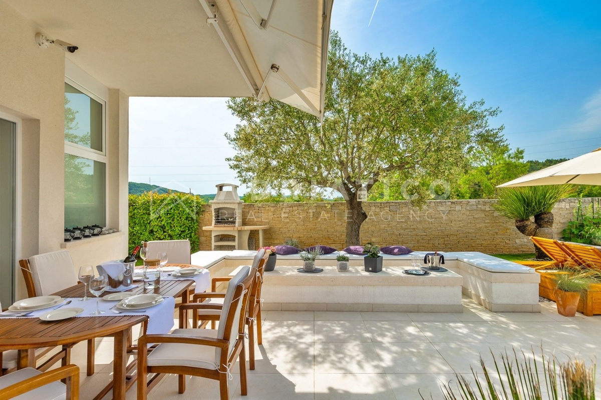 Rovigno villaggio, bella casa indipendente con piscina e sauna