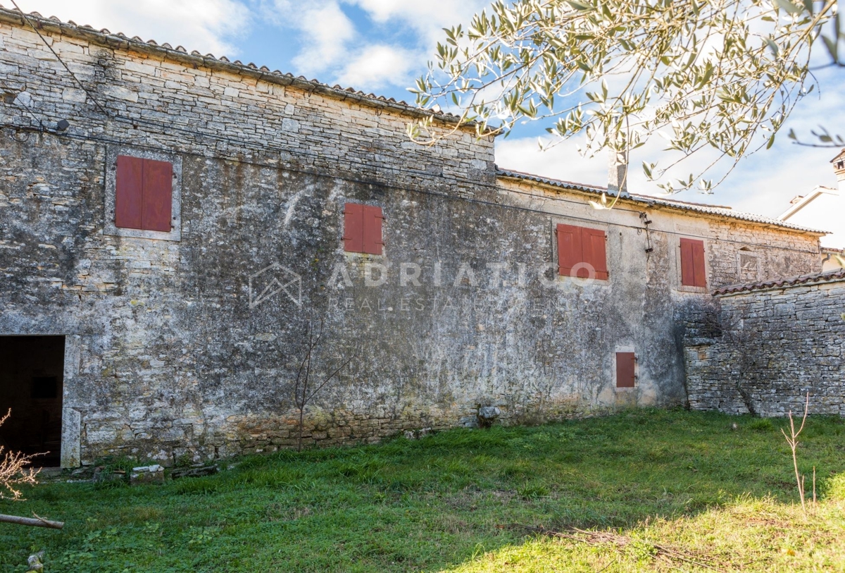 Canfanaro, dintorni, complesso di case in pietra in una posizione tranquilla