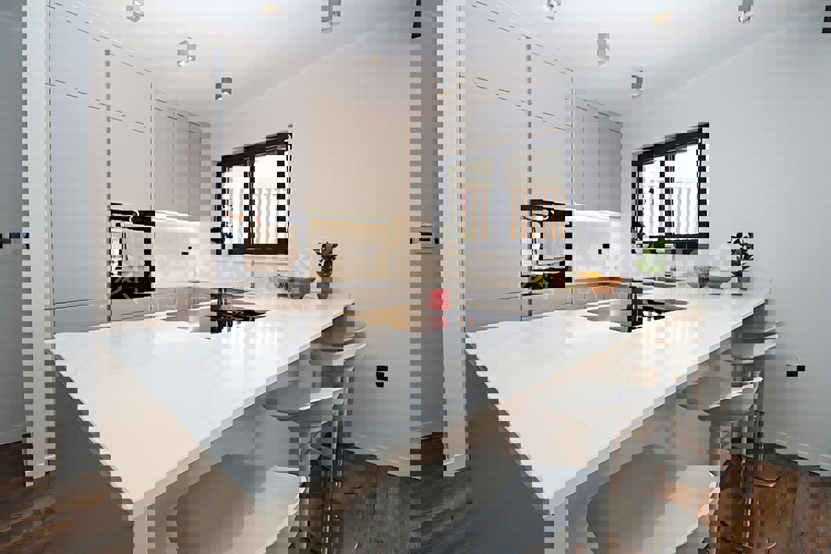 Rovigno, dintorni, casa familiare con ampio cortile