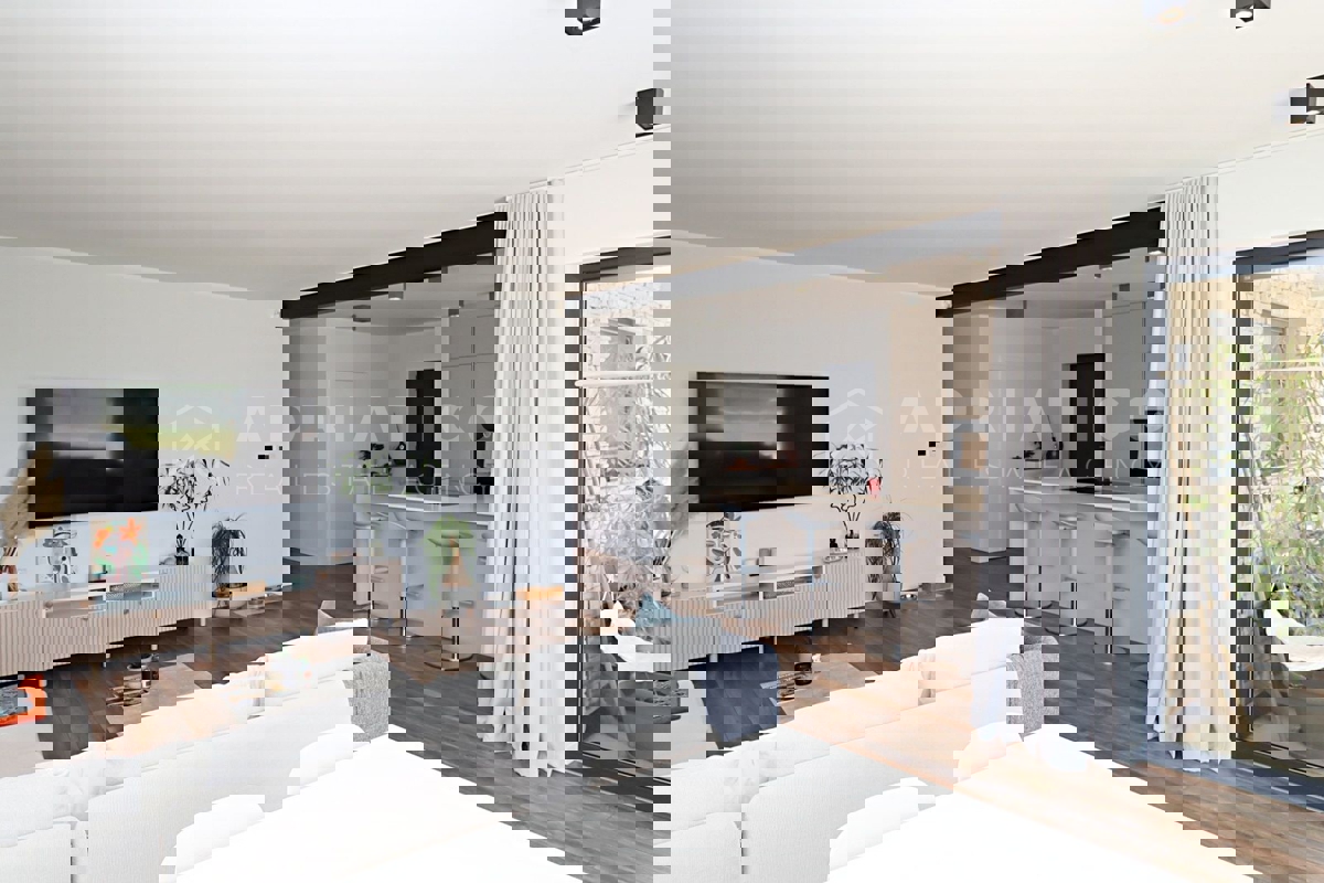 Rovigno, dintorni, casa familiare con ampio cortile