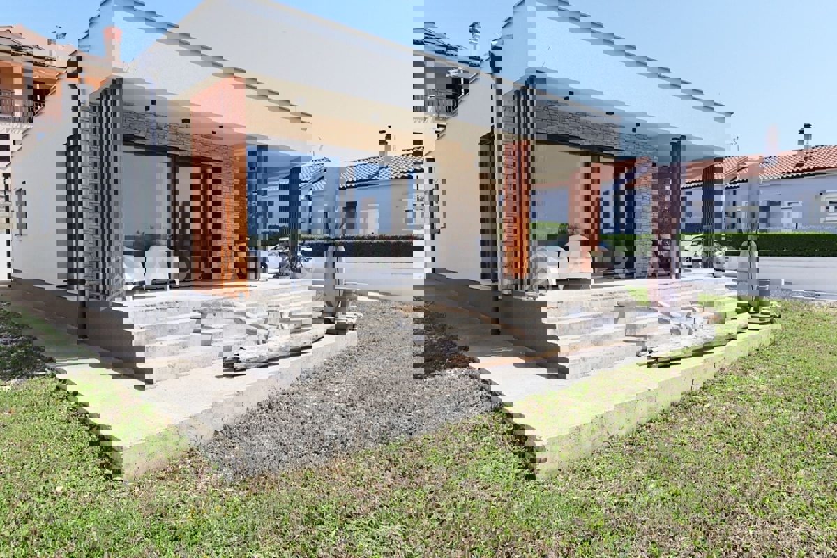 Rovigno, dintorni, casa familiare con ampio cortile