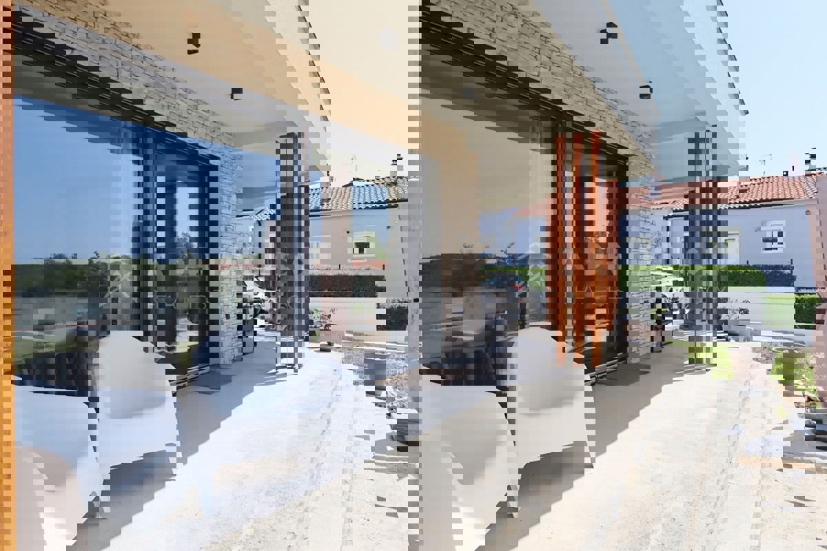 Rovigno, dintorni, casa familiare con ampio cortile