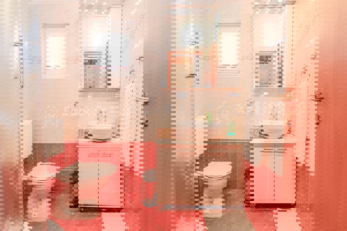 Rovigno, casa a un piano con ampio terreno, a 500 metri dal mare