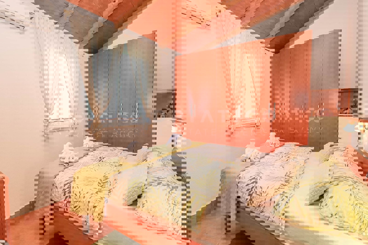 Rovigno, casa a un piano con ampio terreno, a 500 metri dal mare