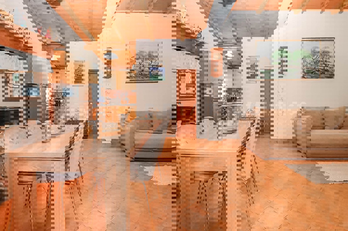 Rovigno, casa a un piano con ampio terreno, a 500 metri dal mare