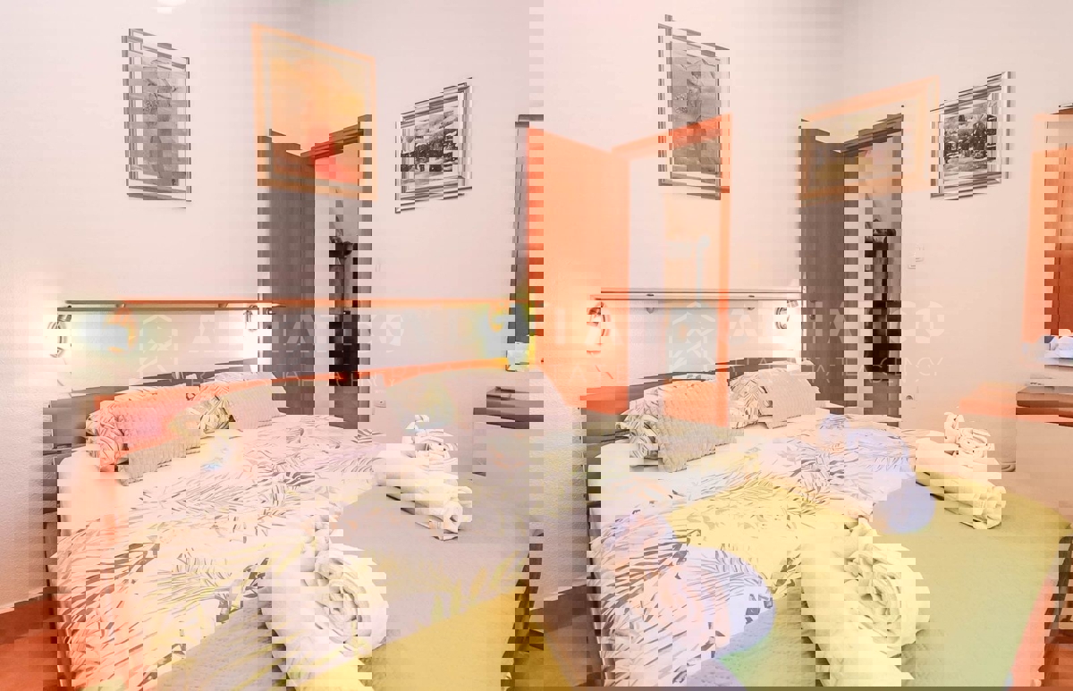 Rovigno, casa a un piano con ampio terreno, a 500 metri dal mare