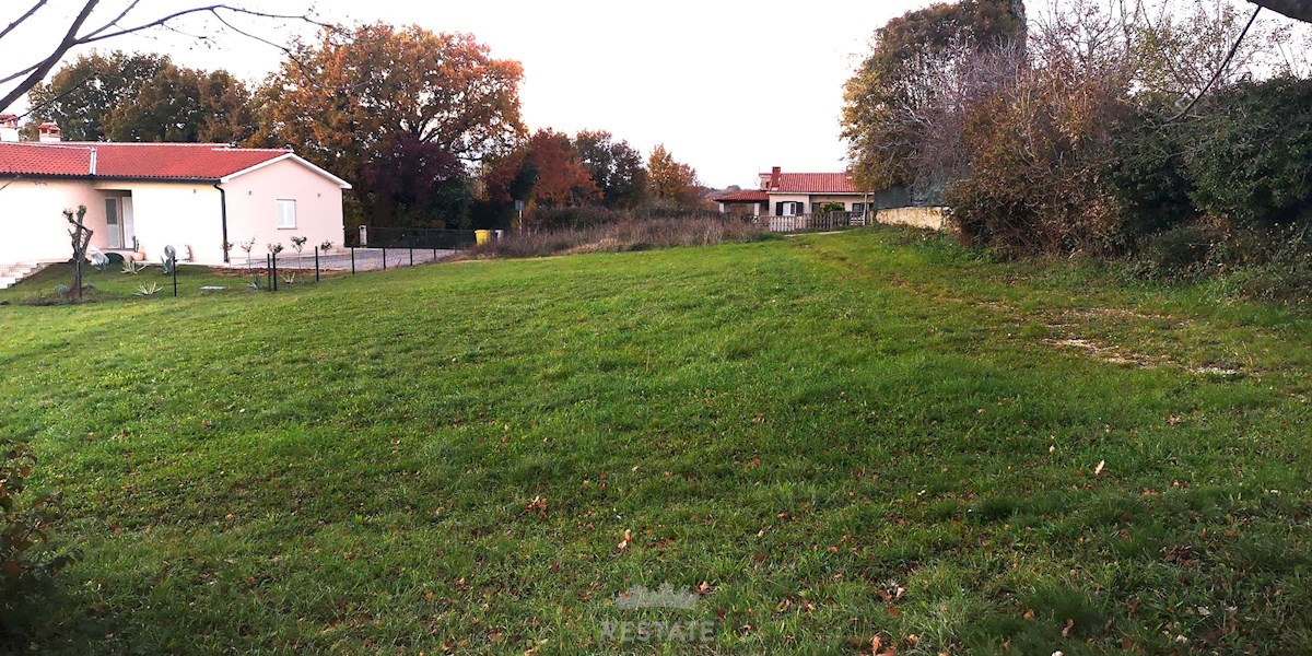 Istria orientale: terreno edificabile per casa, a 11 km dal mare, Labin