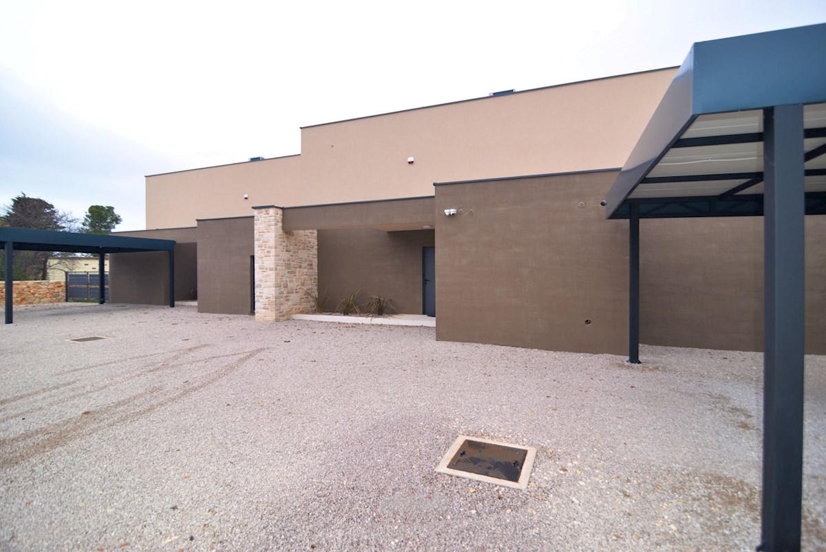 costruzione di alta qualità, casa completamente attrezzata con piscina