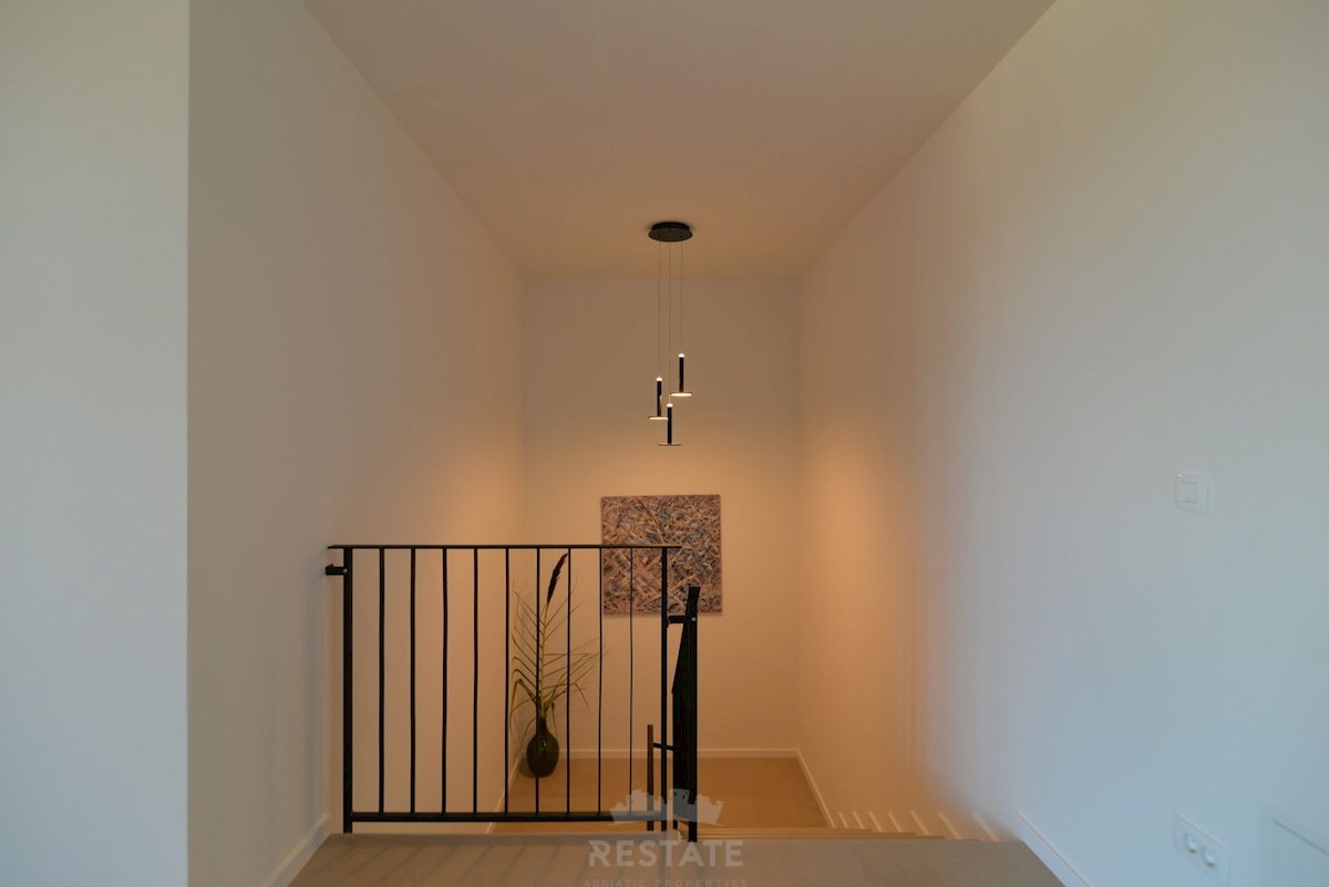 costruzione di alta qualità, casa completamente attrezzata con piscina