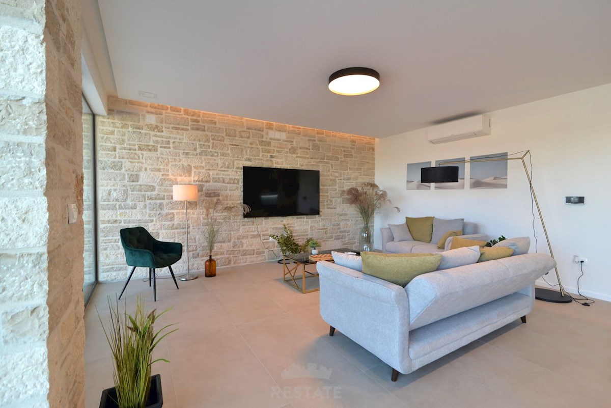 costruzione di alta qualità, casa completamente attrezzata con piscina