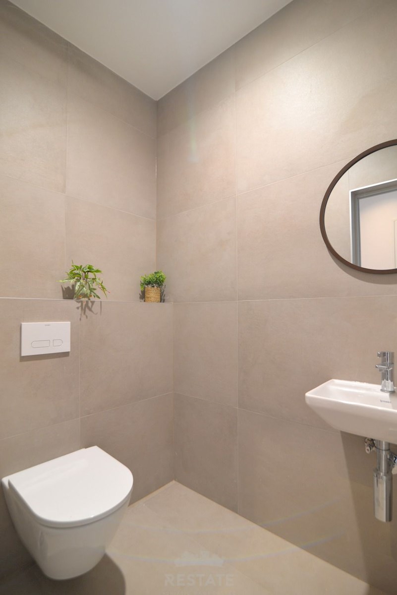 costruzione di alta qualità, casa completamente attrezzata con piscina