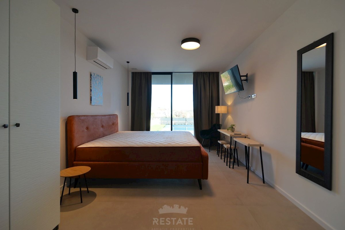 costruzione di alta qualità, casa completamente attrezzata con piscina