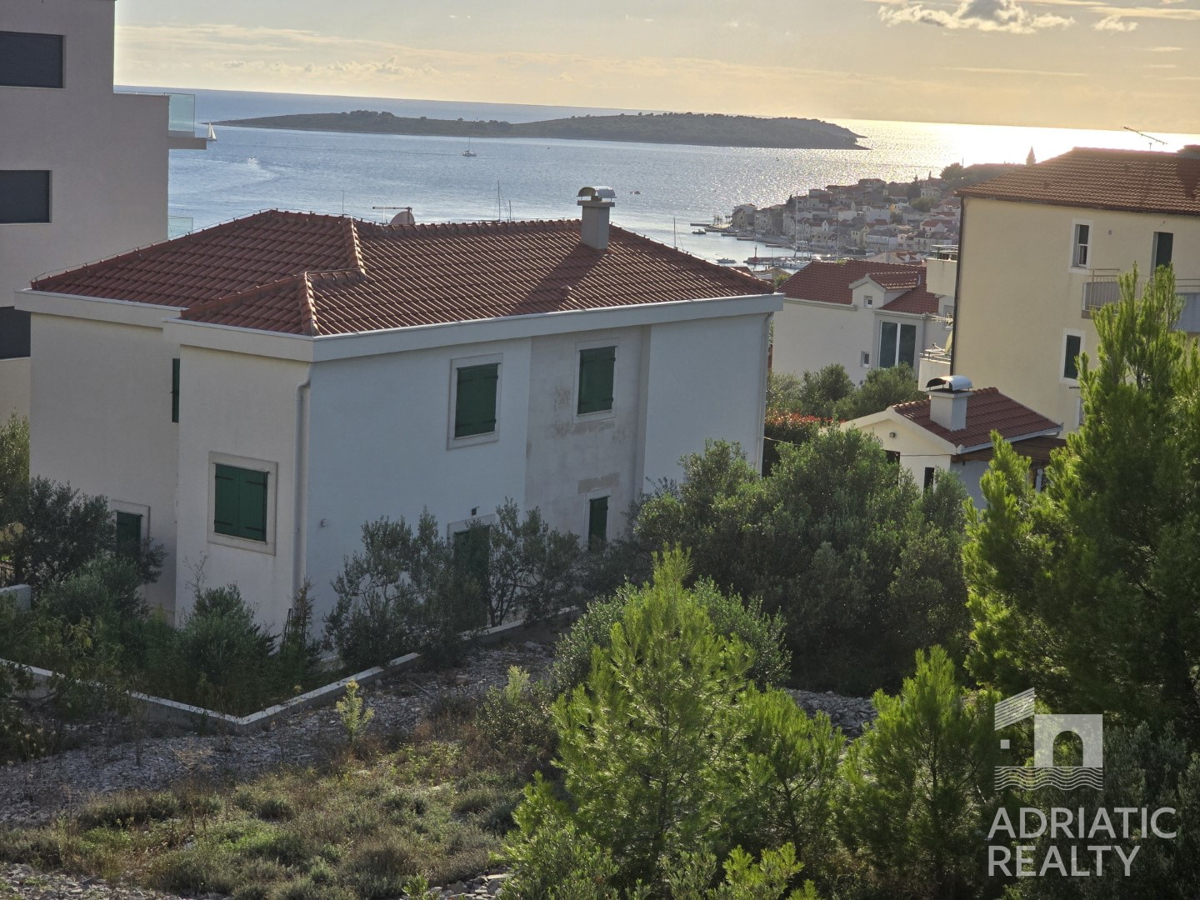 Primošten, casa familiare moderna con wellness e piscina