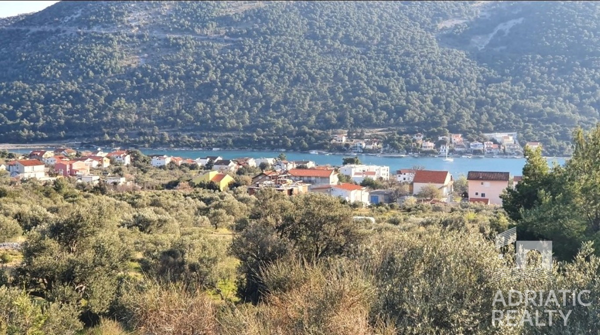 Grebaštica, terreno edificabile con permesso di costruzione per una villa