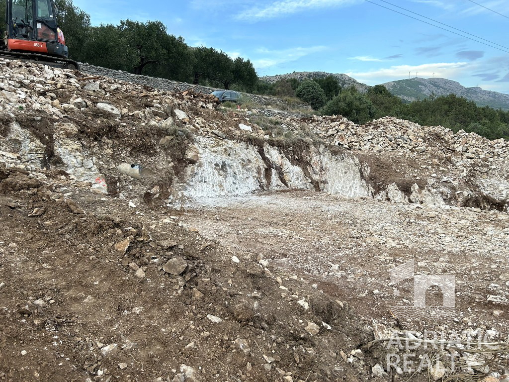Grebaštica, terreno edificabile con permesso di costruzione per una villa