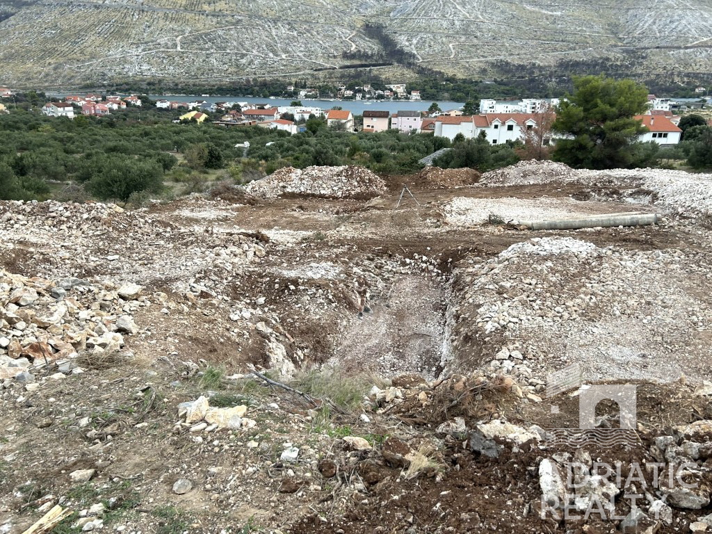 Grebaštica, terreno edificabile con permesso di costruzione per una villa