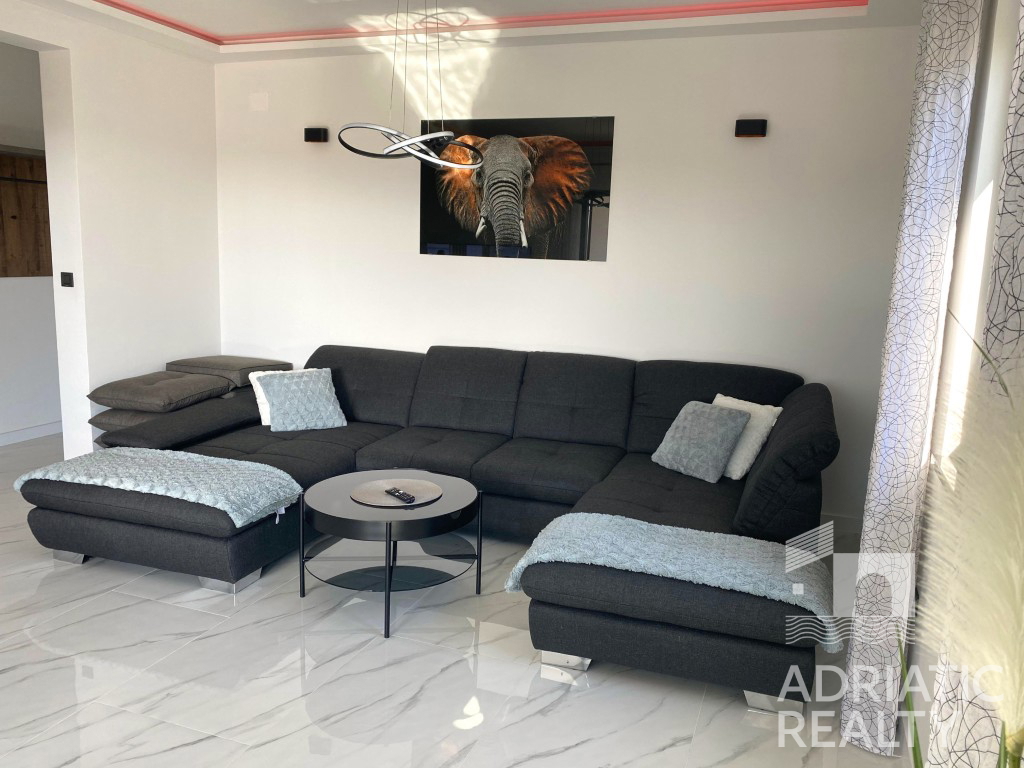 Srima, appartamento bilocale e monolocale con terrazza sul tetto, vista mare