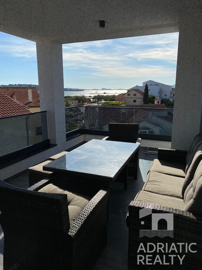 Srima, appartamento bilocale e monolocale con terrazza sul tetto, vista mare