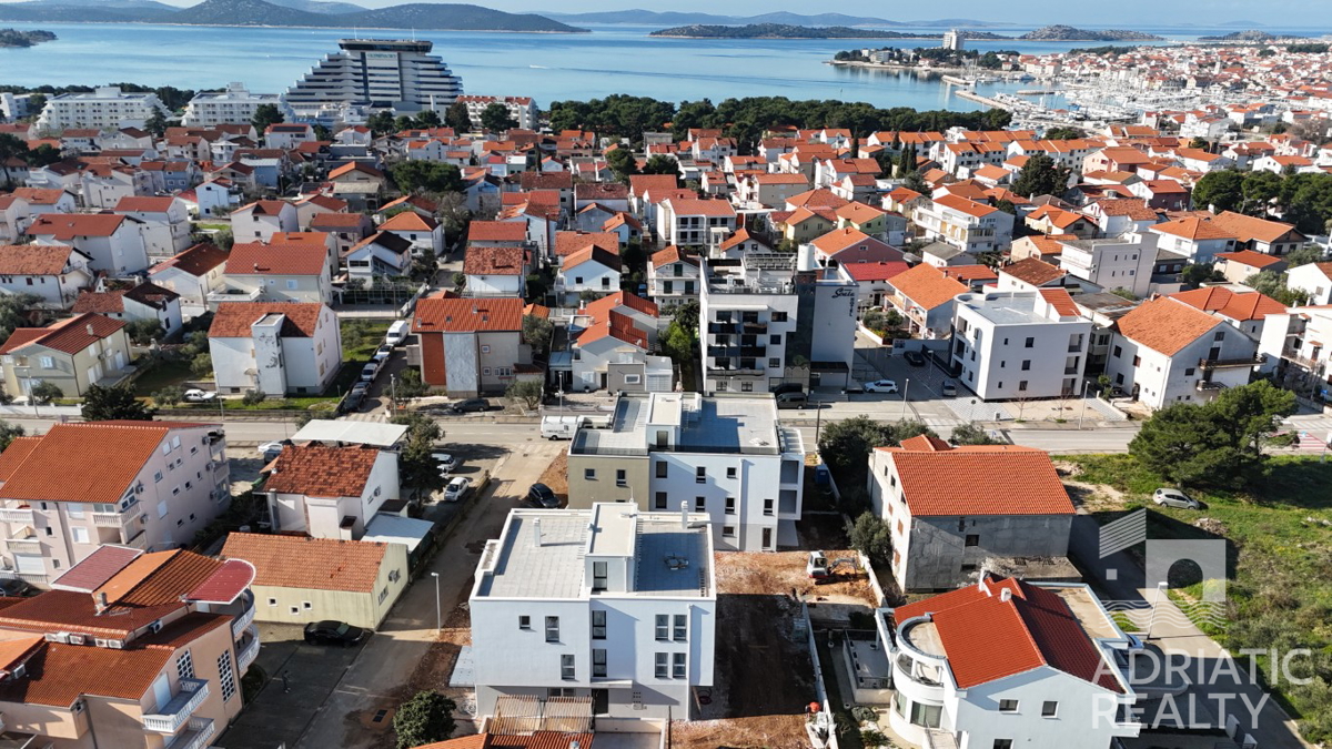 Vodice, nuova costruzione, appartamento con una camera da letto al piano terra a 600 m dalla spiaggia