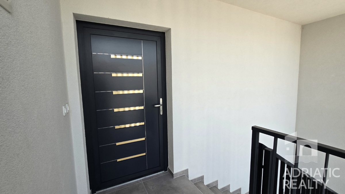 Vodice, ampio appartamento bilocale a 600 m dalla spiaggia