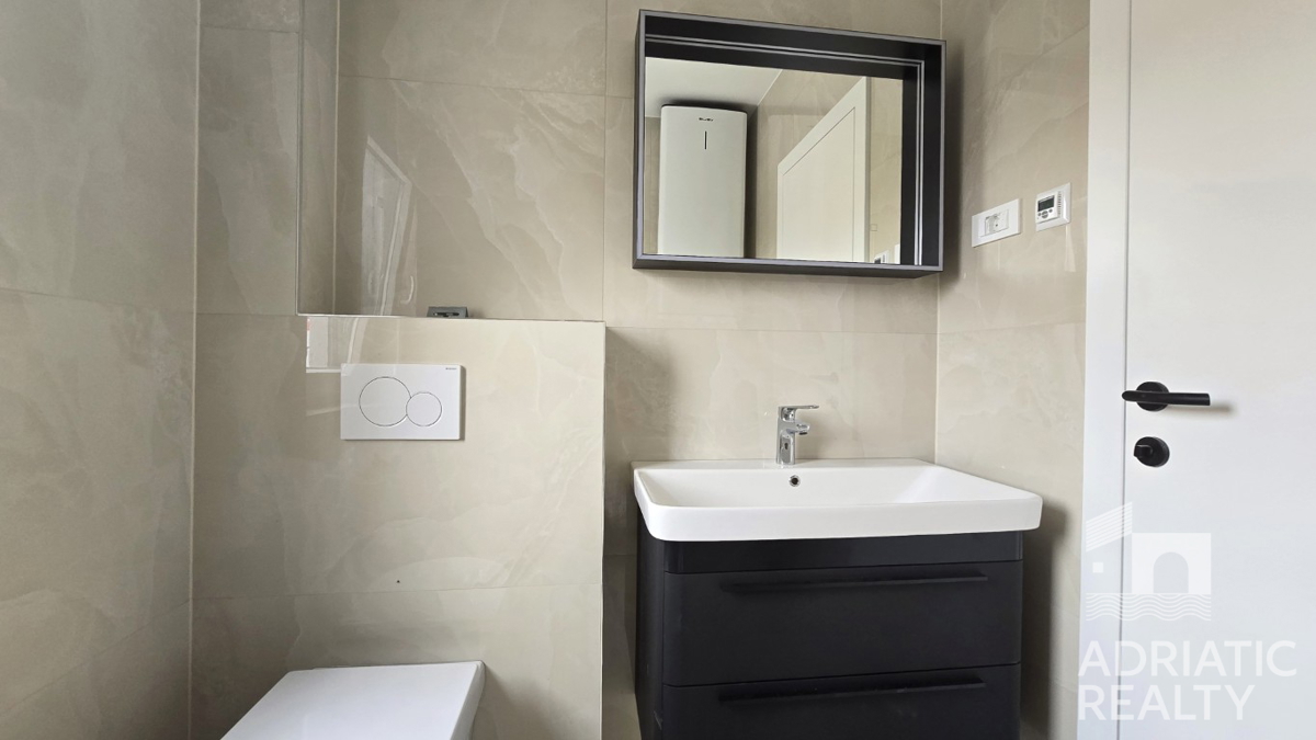 Vodice, ampio appartamento bilocale a 600 m dalla spiaggia