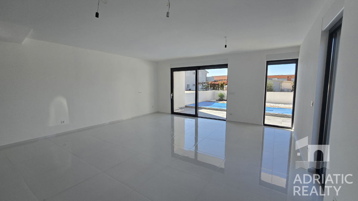 Srima, Vodice, moderna doppia casa con piscina - consegna primavera 2025