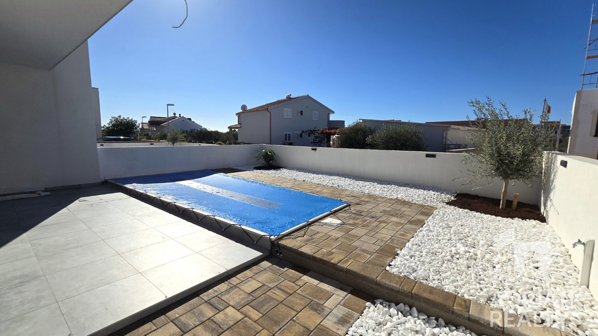Srima, Vodice, moderna doppia casa con piscina - consegna primavera 2025