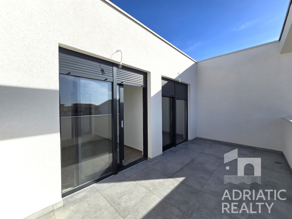 Srima, Vodice, moderna doppia casa con piscina - consegna primavera 2025