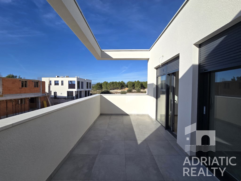 Srima, Vodice, moderna doppia casa con piscina - consegna primavera 2025