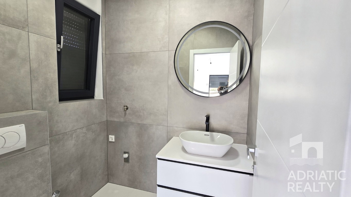 Srima, Vodice, moderna doppia casa con piscina - consegna primavera 2025