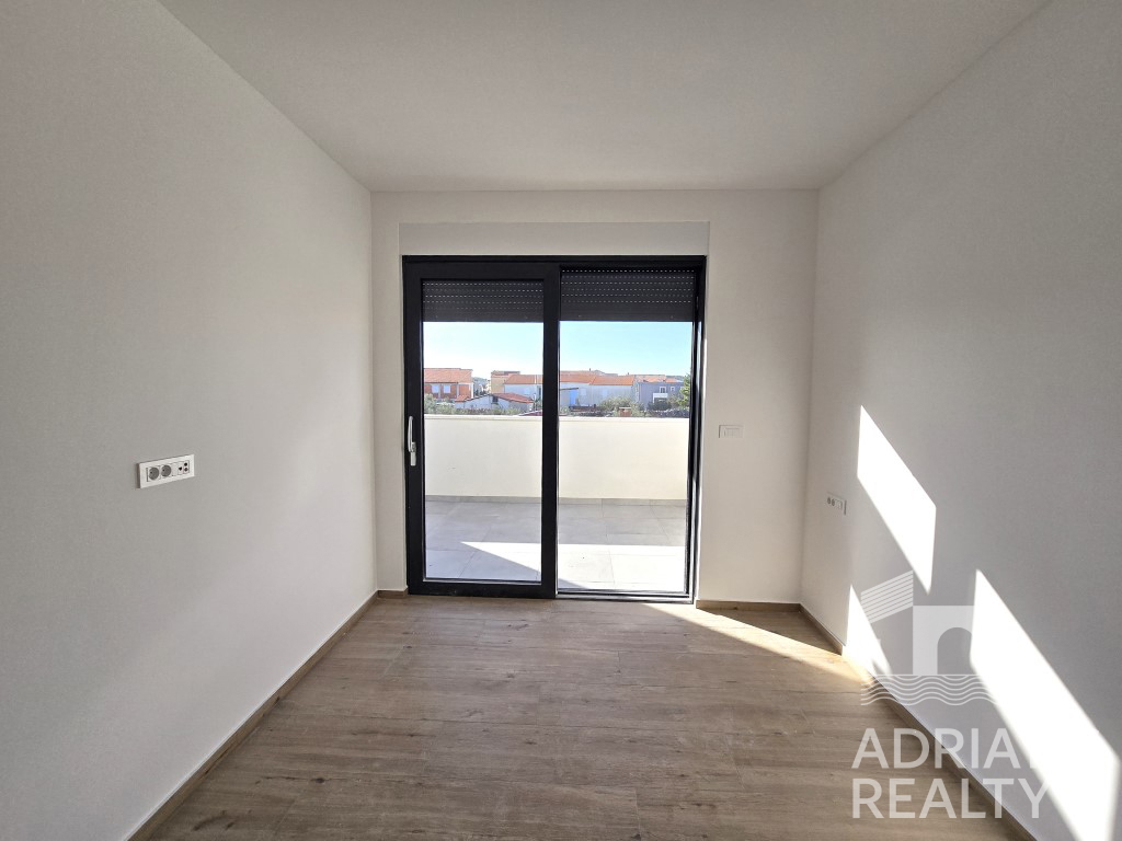 Srima, Vodice, moderna doppia casa con piscina - consegna primavera 2025